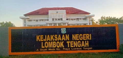 
 Kantor Kejaksaan Negeri Lombok Tengah.