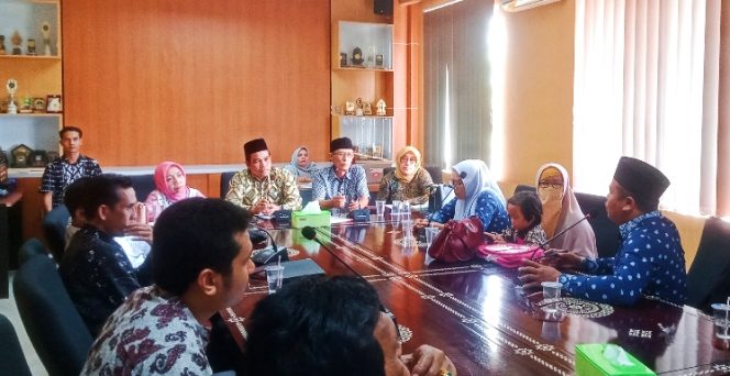 
 Himpunan Pendidikan Anak Usia Dini Indonesia (Himpaudi) Kabupaten Lombok Tengah (Loteng) saat mendatangi Komisi IV Dewan Perwakilan Rakyat Daerah (DPRD), Kamis 13 Juni 2023.